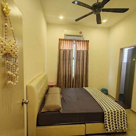 Teluk Batik 17Paradisehome Private Pool Karaoke Snooker Bbq 15Pax Lumut Exterior photo