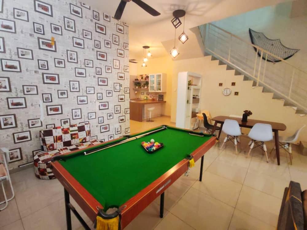 Teluk Batik 17Paradisehome Private Pool Karaoke Snooker Bbq 15Pax Lumut Exterior photo